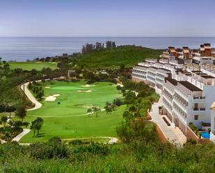 Vista exterior de Apartament en venda en Estepona amb Aire condicionat, Terrassa i Piscina