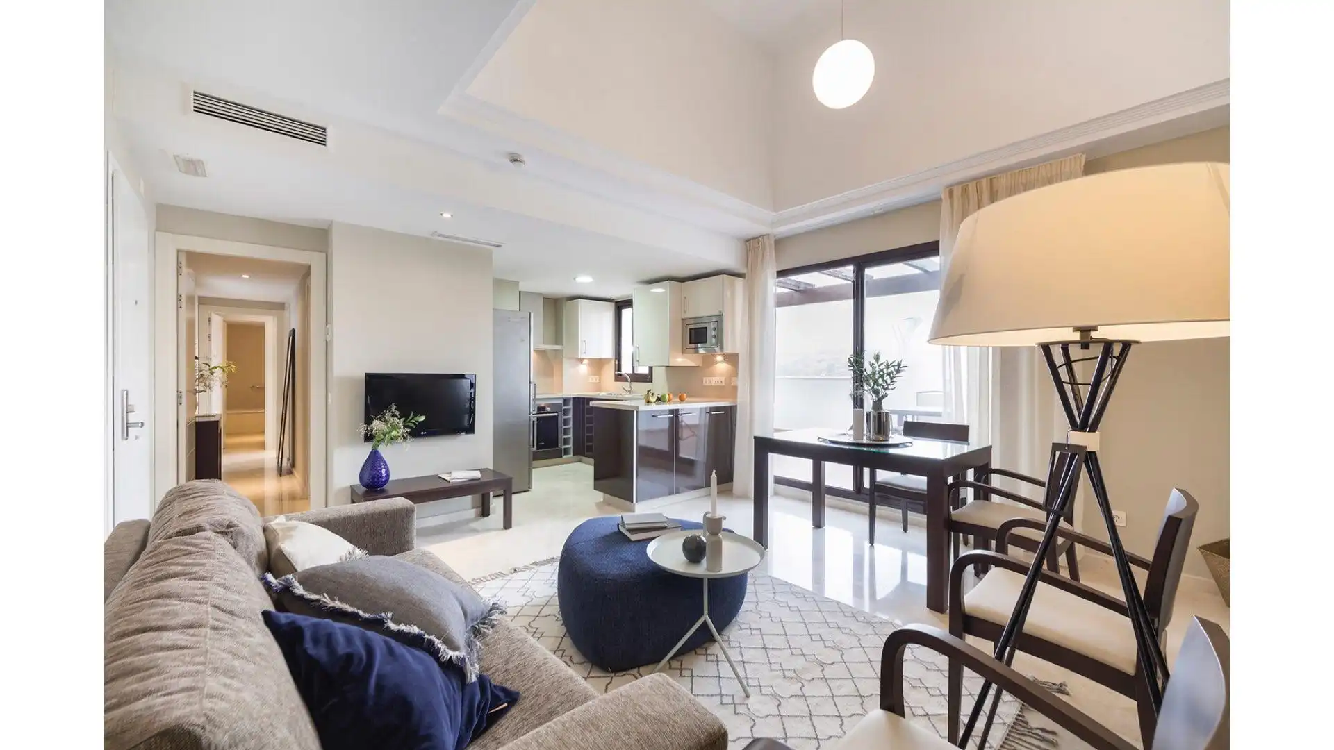 Living room of Apartments for sale in Estepona  with Air Conditioner, Terrace and Swimming Pool