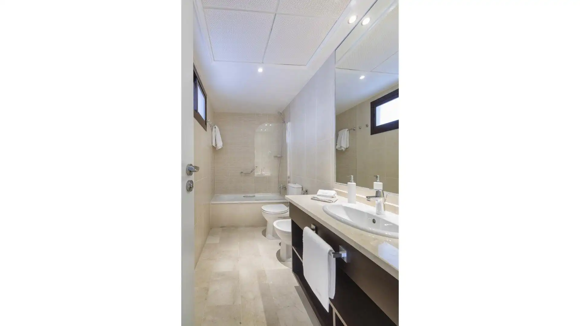 Bathroom of Apartments for sale in Estepona  with Air Conditioner, Terrace and Swimming Pool