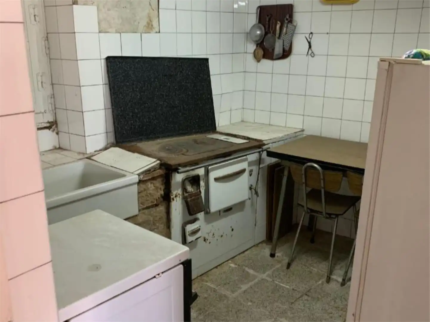 Küche von Einfamilien-Reihenhaus zum Verkauf in Villamayor de los Montes mit Abstellraum und Möbliert