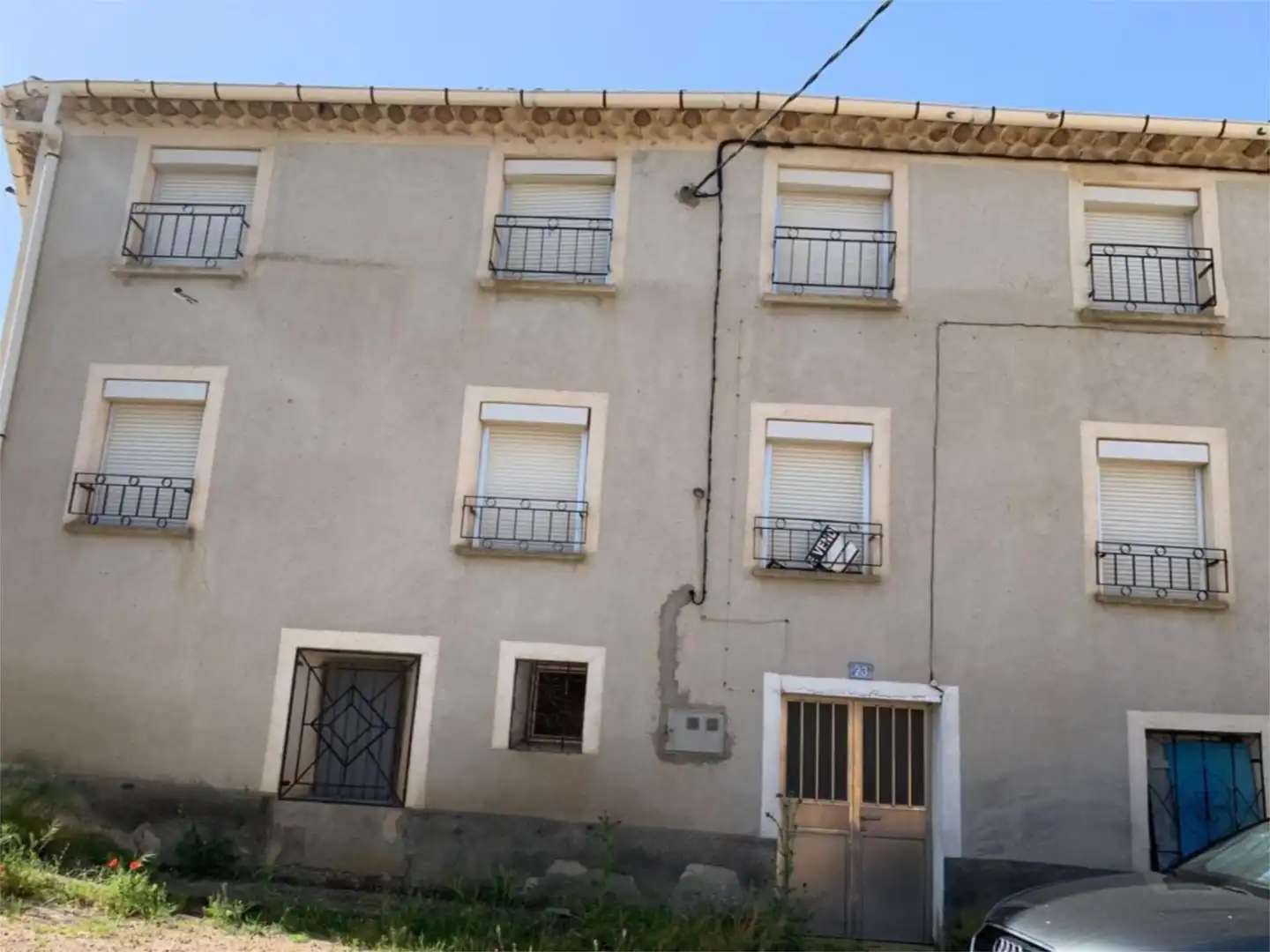 Außenansicht von Einfamilien-Reihenhaus zum Verkauf in Villamayor de los Montes mit Abstellraum und Möbliert