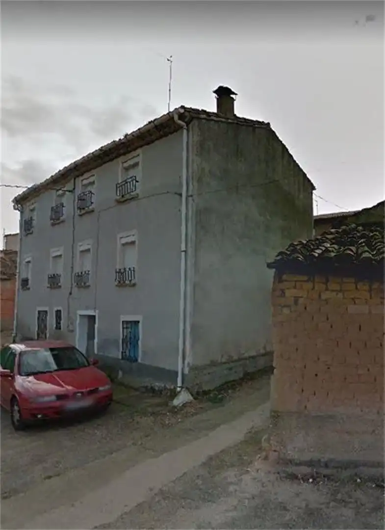 Außenansicht von Einfamilien-Reihenhaus zum Verkauf in Villamayor de los Montes mit Abstellraum und Möbliert