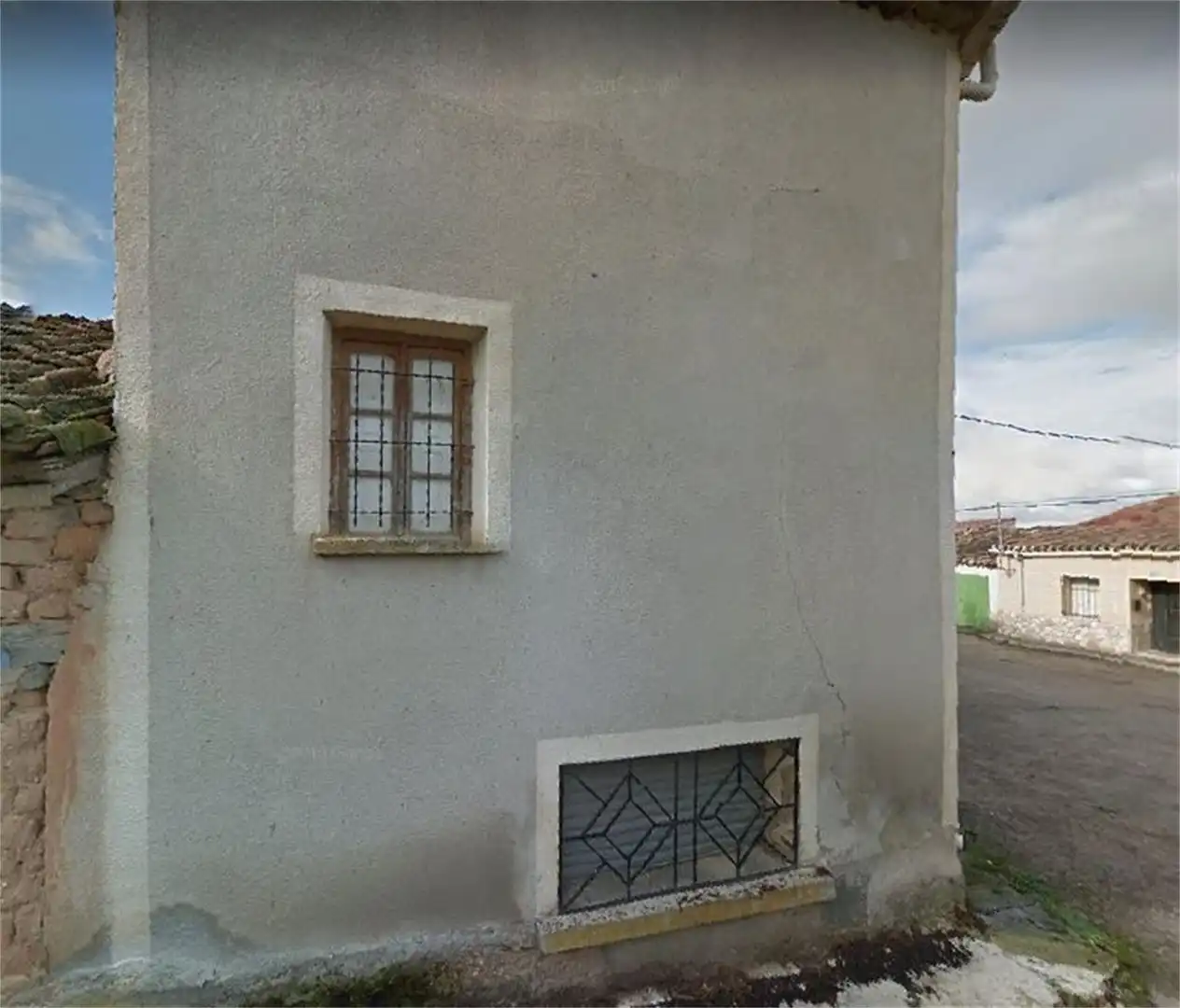 Außenansicht von Einfamilien-Reihenhaus zum Verkauf in Villamayor de los Montes mit Abstellraum und Möbliert