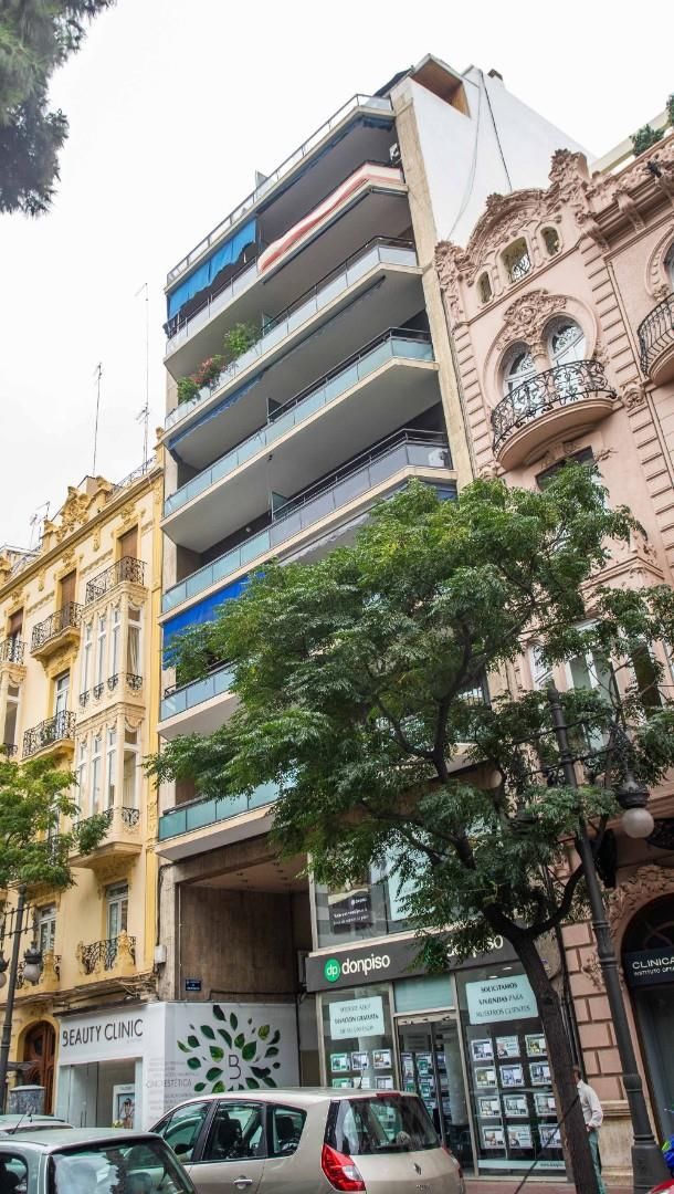 Exterior view of Flat for sale in  Valencia Capital  with Air Conditioner and Balcony