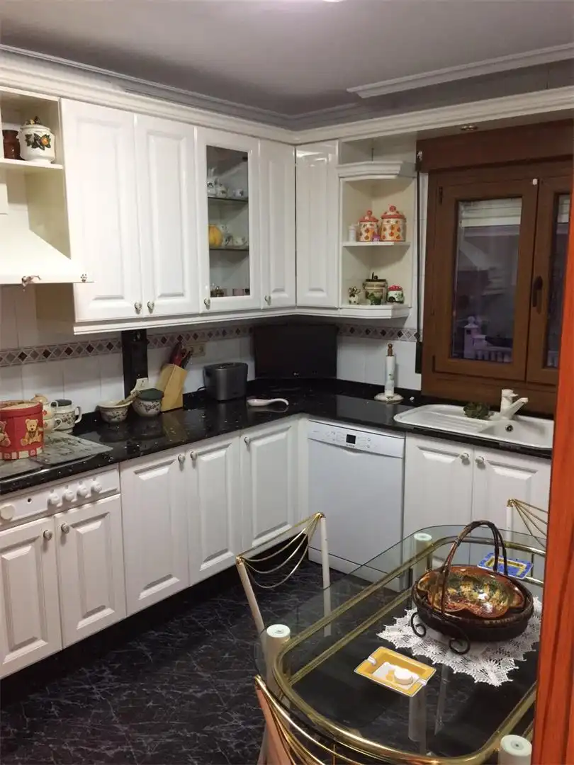 Casa adosada en venta en Villablino Cocina de Casa adosada en venta en Villablino con Calefacción, Jardín privado y Parquet