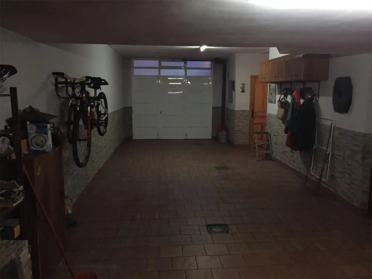 Casa adosada en venta en Villablino Parking de Casa adosada en venta en Villablino con Calefacción, Jardín privado y Parquet