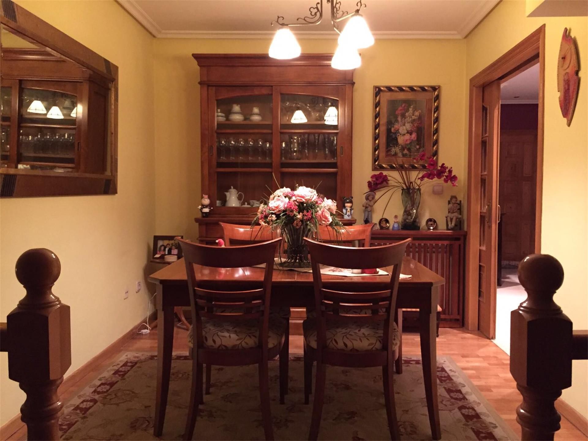 Menjador de Casa adosada en venda en Villablino amb Calefacció, Jardí privat i Parquet