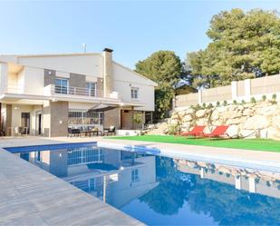 Piscina de Casa o xalet en venda en El Vendrell