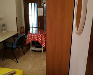 Flat to share in Calle Sagrada Familia, 4, Hospital