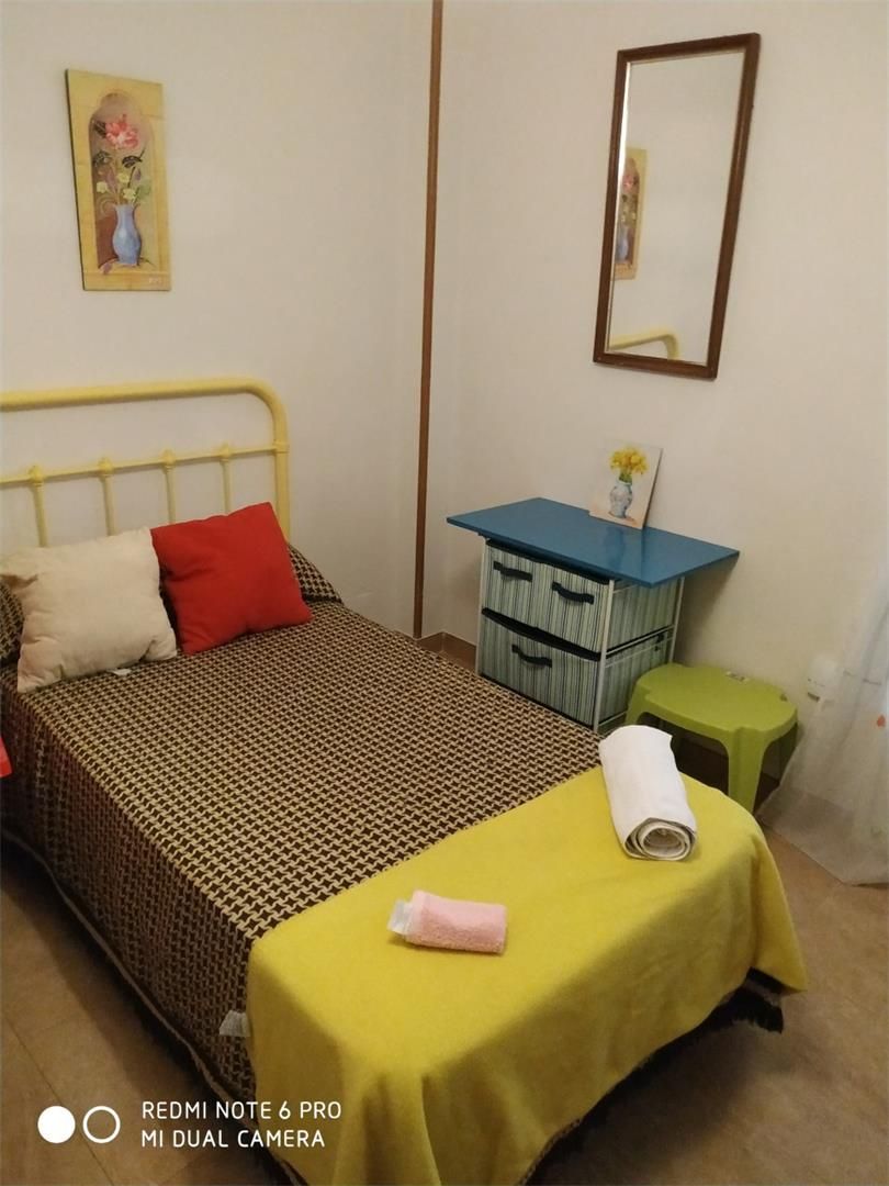 Flat to share in Calle Sagrada Familia, 4, Hospital