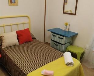 Flat to share in Calle Sagrada Familia, 4, Hospital