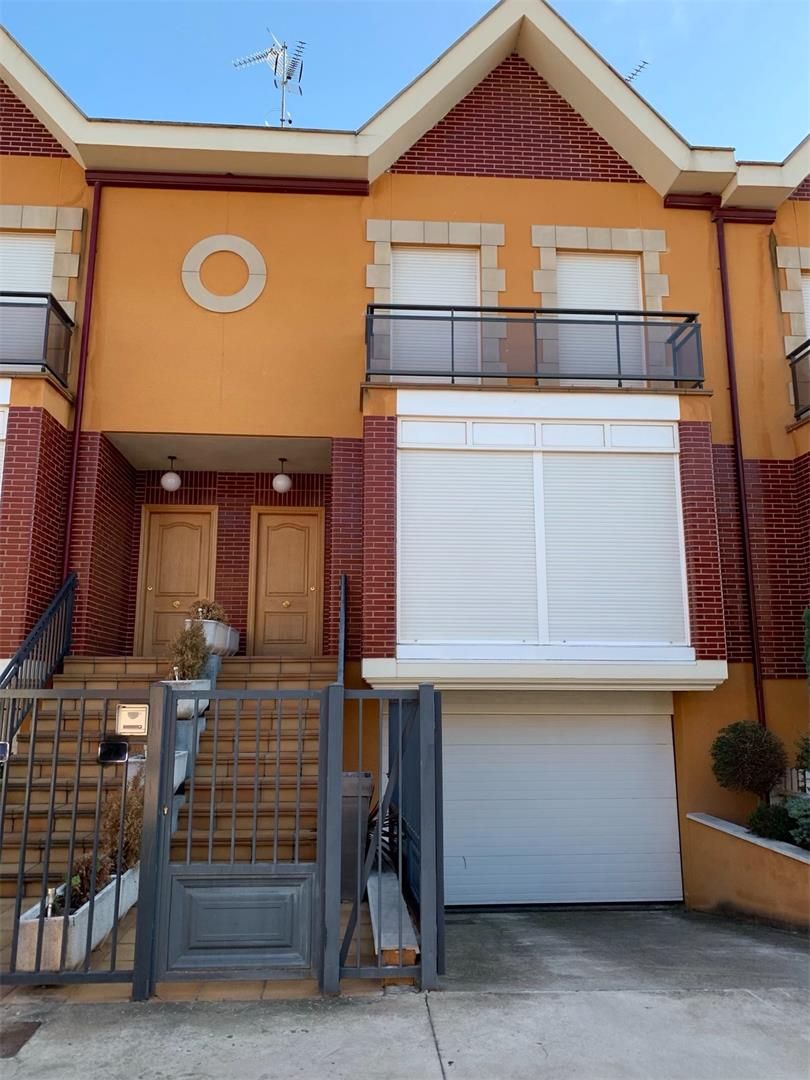 Single-family semi-detached for sale in Avenida de la Rioja, Uruñuela Exterior view of Single-family semi-detached for sale in Uruñuela