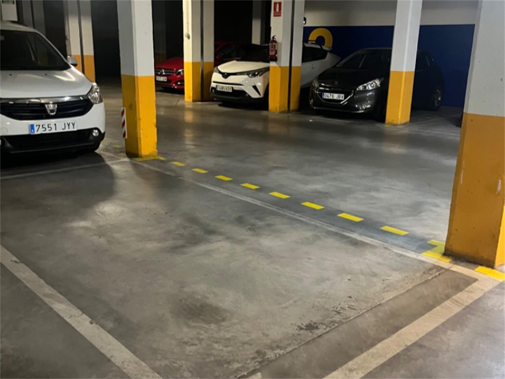 Garage to rent in Calle Camerún, El Bercial