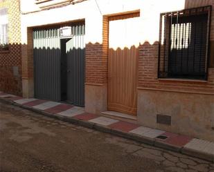 Vista exterior de Casa adosada en venda en Albaladejo amb Balcó