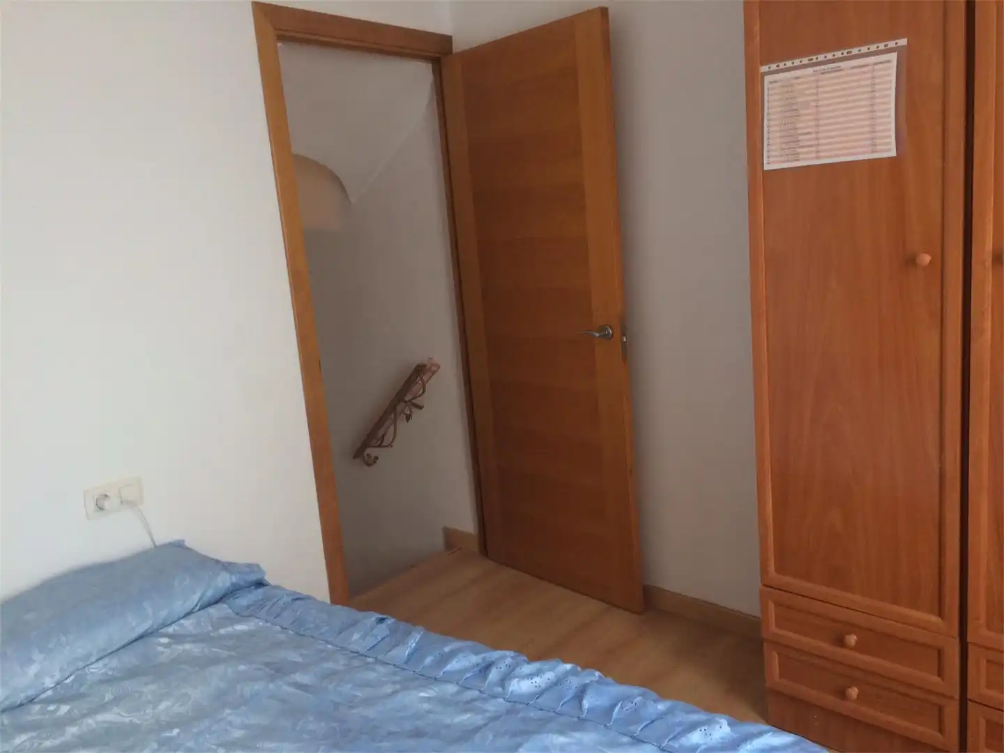 Casa adosada en venda a Calle Fernando de Casas, 5, Alcalá de los Gazules Dormitori de Casa adosada en venda en Alcalá de los Gazules amb Parquet, Terrassa i Moblat