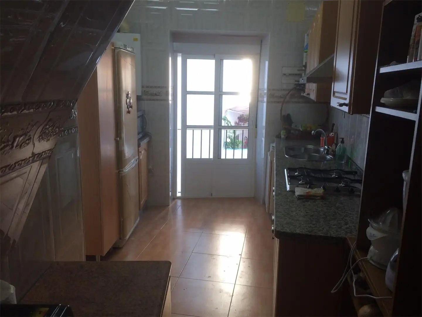 Casa adosada en venda a Calle Fernando de Casas, 5, Alcalá de los Gazules Cuina de Casa adosada en venda en Alcalá de los Gazules amb Parquet, Terrassa i Moblat