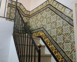 Casa adosada en venda en Alcalá de los Gazules amb Parquet, Terrassa i Moblat