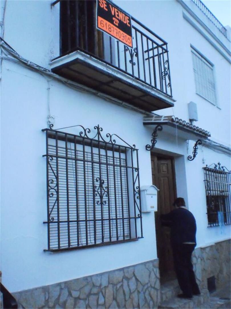 Vista exterior de Casa adosada en venda en Setenil de las Bodegas amb Terrassa, Moblat i Rentadora