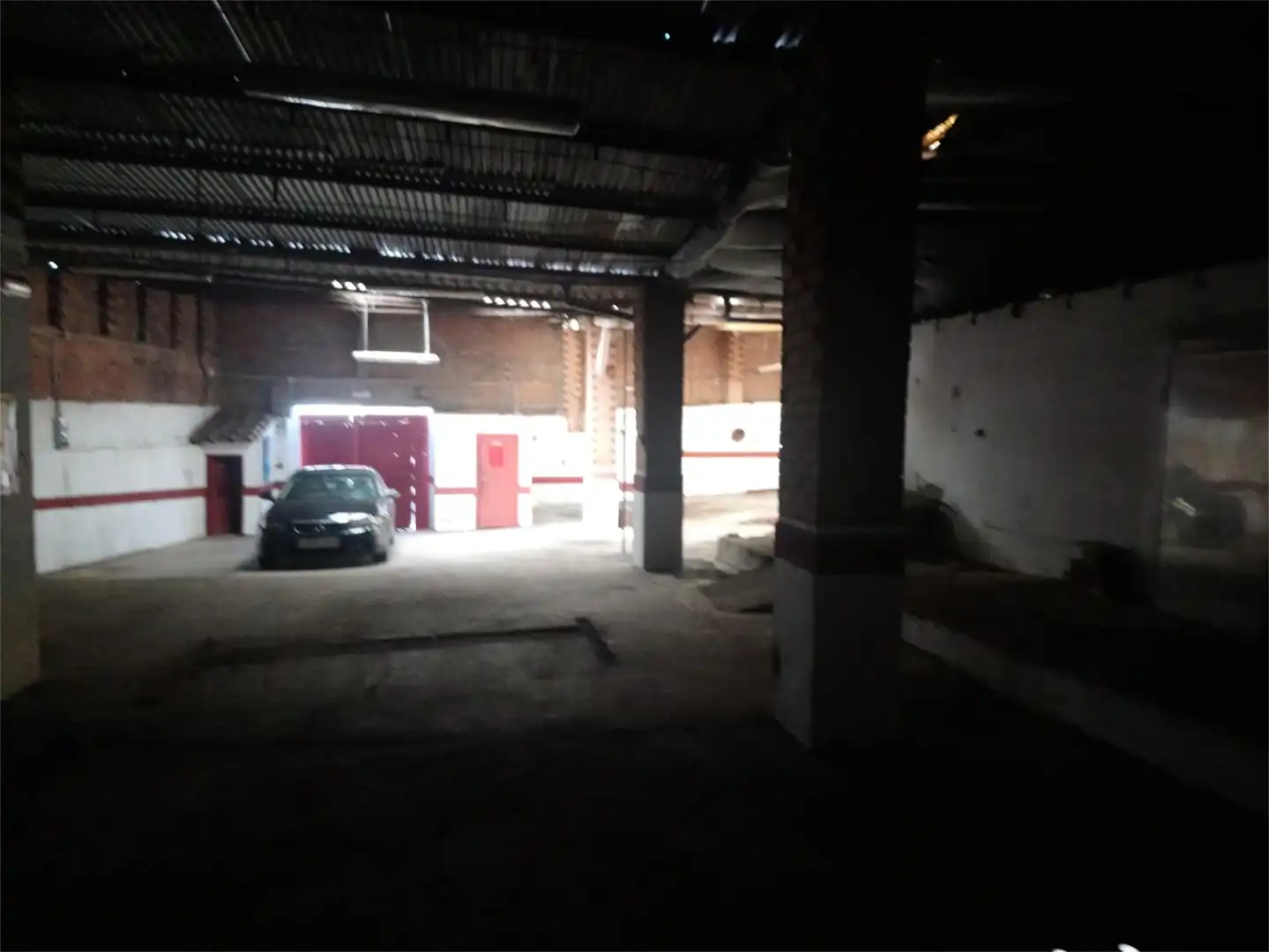 Parkplatz von Fabrikhallen zum Verkauf in Perales del Puerto