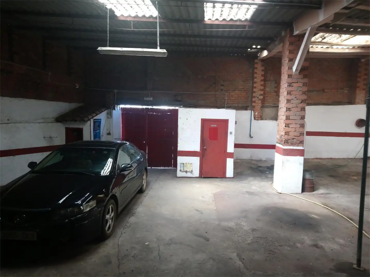 Parkplatz von Fabrikhallen zum Verkauf in Perales del Puerto