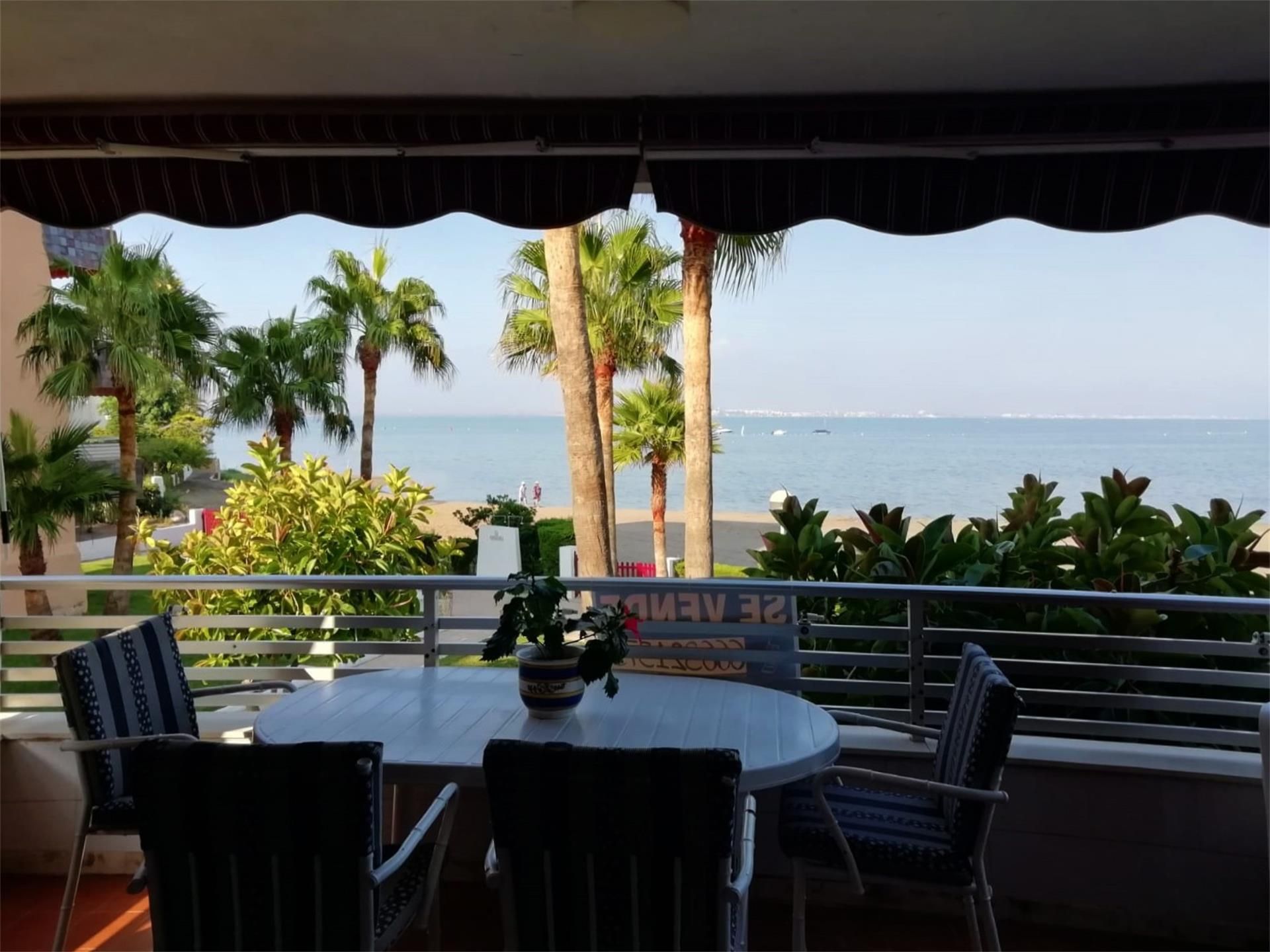 Vista exterior de Pis en venda en La Manga del Mar Menor amb Calefacció, Terrassa i Moblat