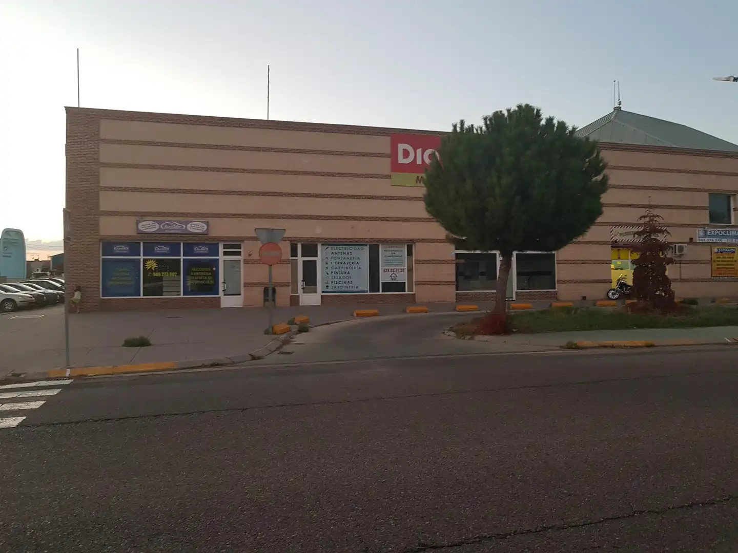 Vista exterior de Local en venta en Villanueva de la Torre