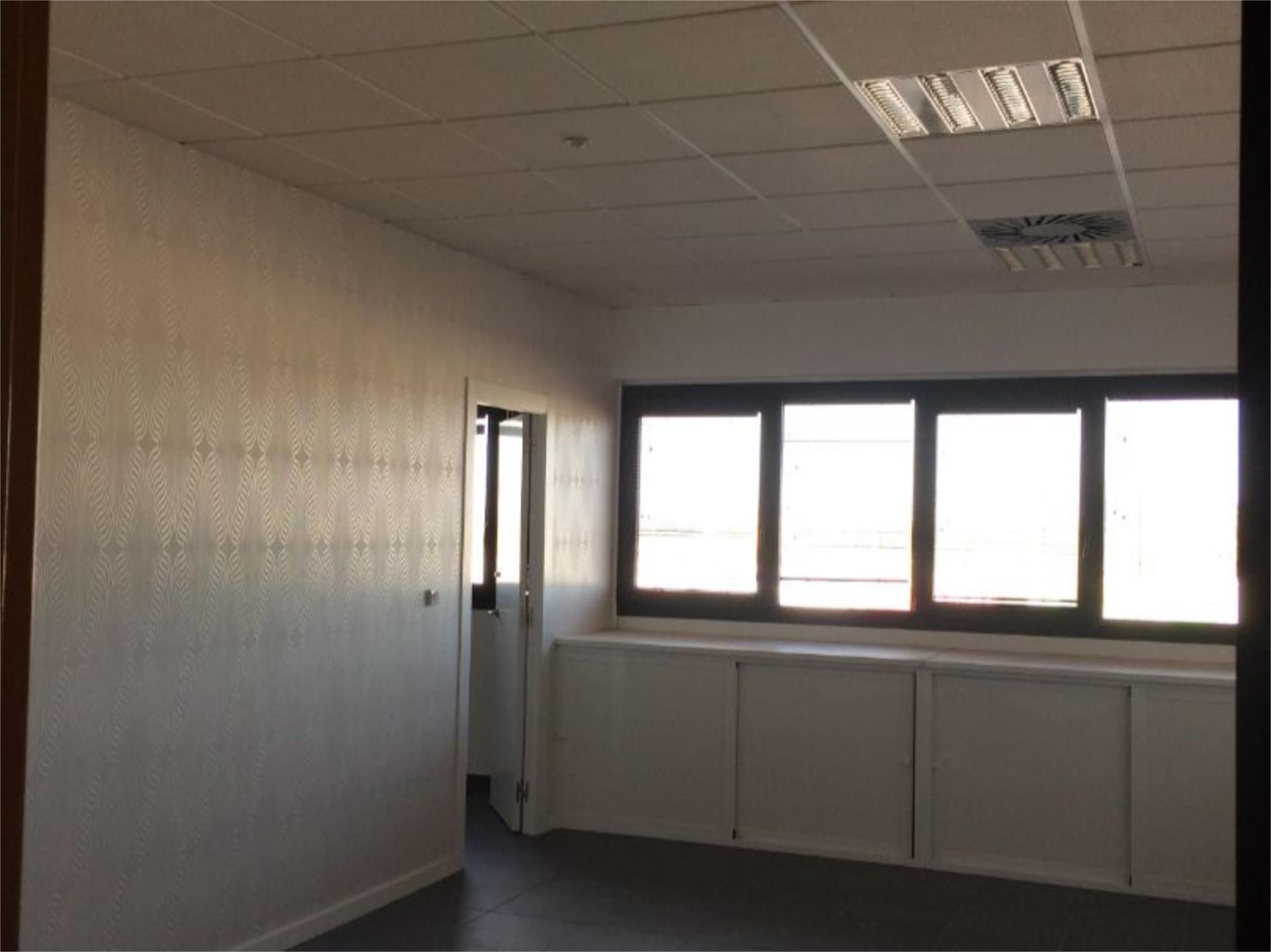 Oficina de alquiler en Gines
