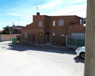 Vista exterior de Casa o xalet en venda en Nuño Gómez amb Terrassa