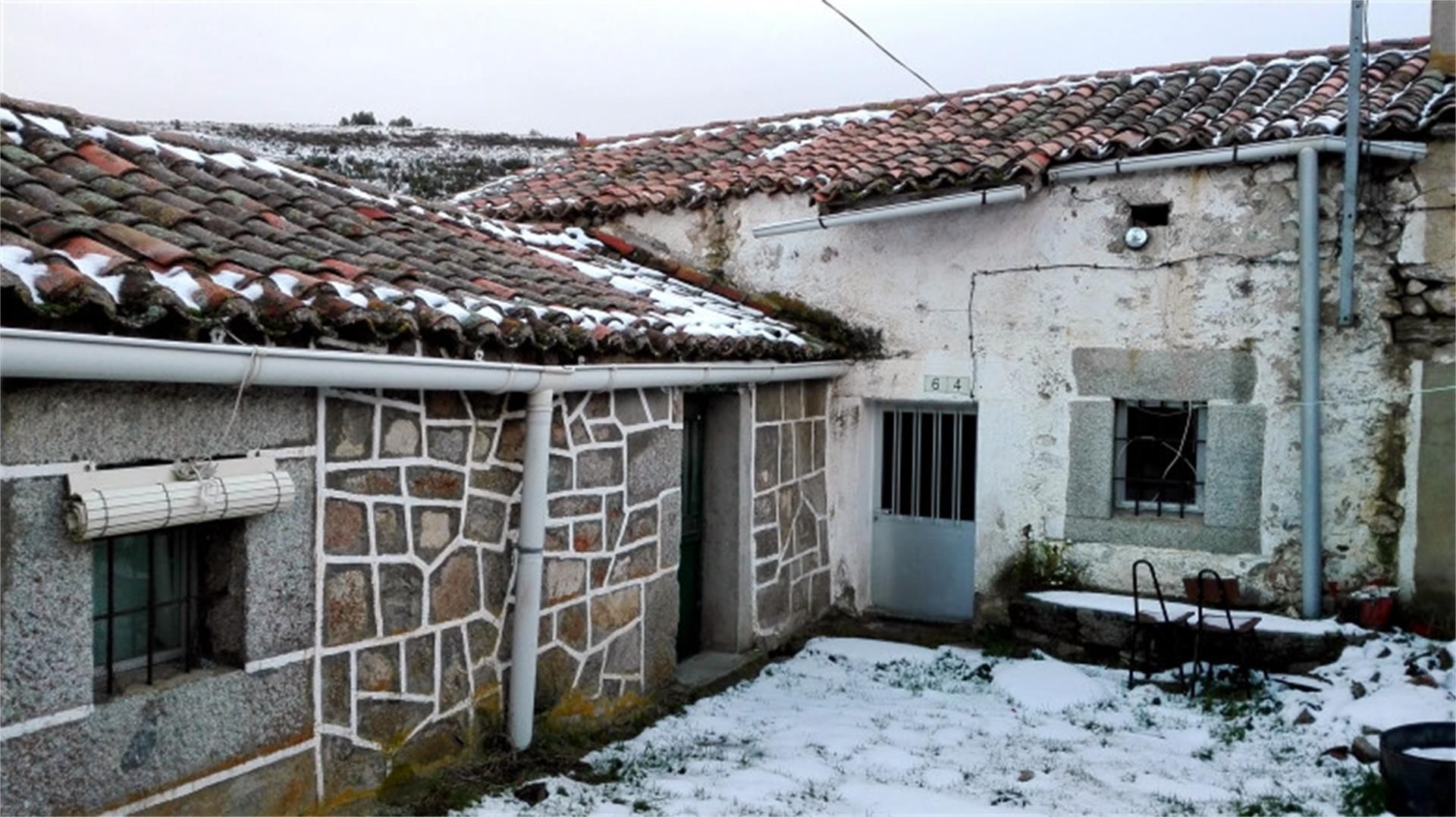 Exterior view of Country house for sale in Sanchorreja  with Private garden and Storage room