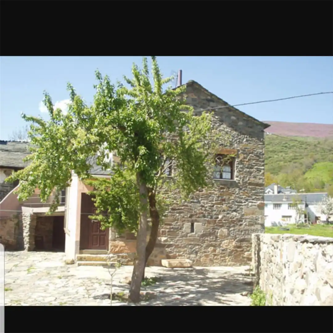 Außenansicht von Country house zum Verkauf in Villablino mit Heizung, Privatgarten und Terrasse
