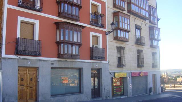 Local comercial en Alquiler en Calle Venancio González en Casco Histórico