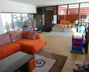 Sala d'estar de Casa o xalet en venda en Badajoz Capital amb Aire condicionat, Terrassa i Piscina