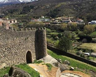 Vista exterior de Casa adosada en venda en Béjar amb Balcó