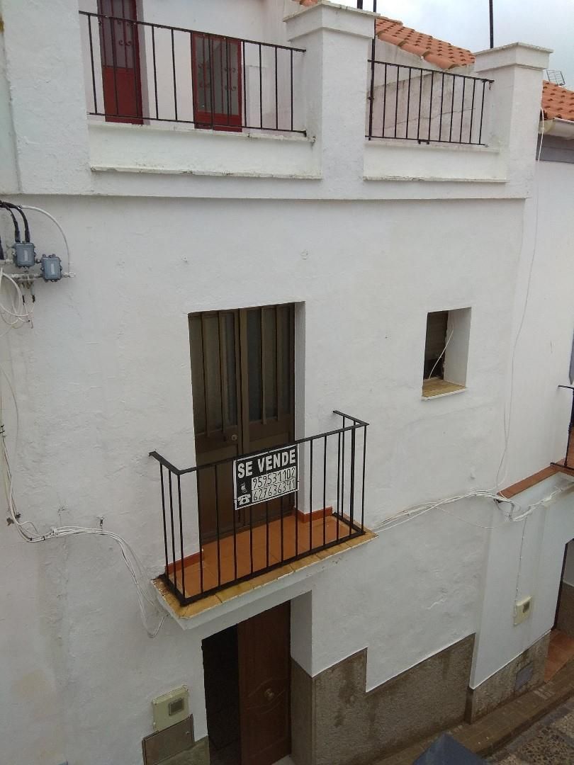 Vista exterior de Casa adosada en venda en Aroche amb Terrassa