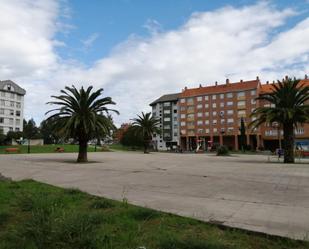 Vista exterior de Pis en venda en Castrillón amb Calefacció, Parquet i Terrassa