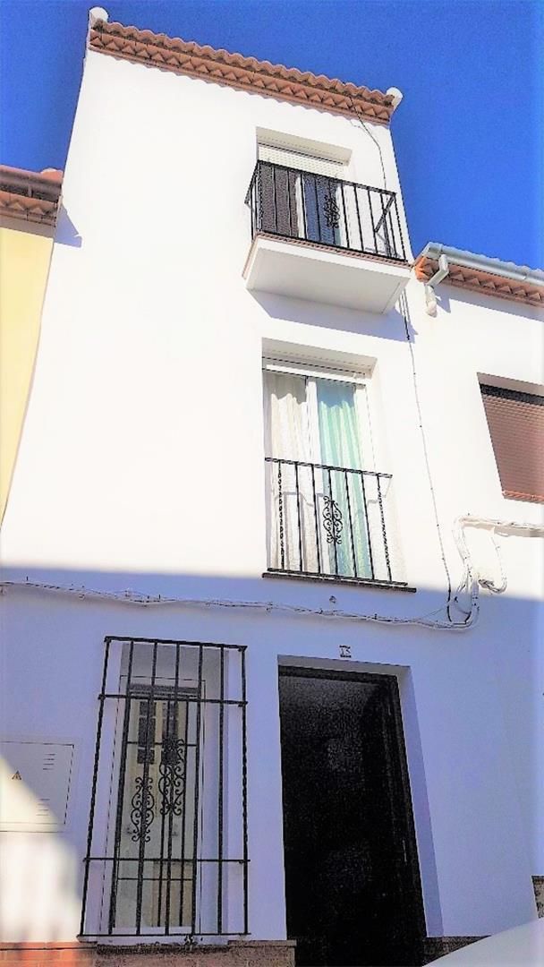 Vista exterior de Casa adosada en venda en Arriate amb Aire condicionat, Terrassa i Forn