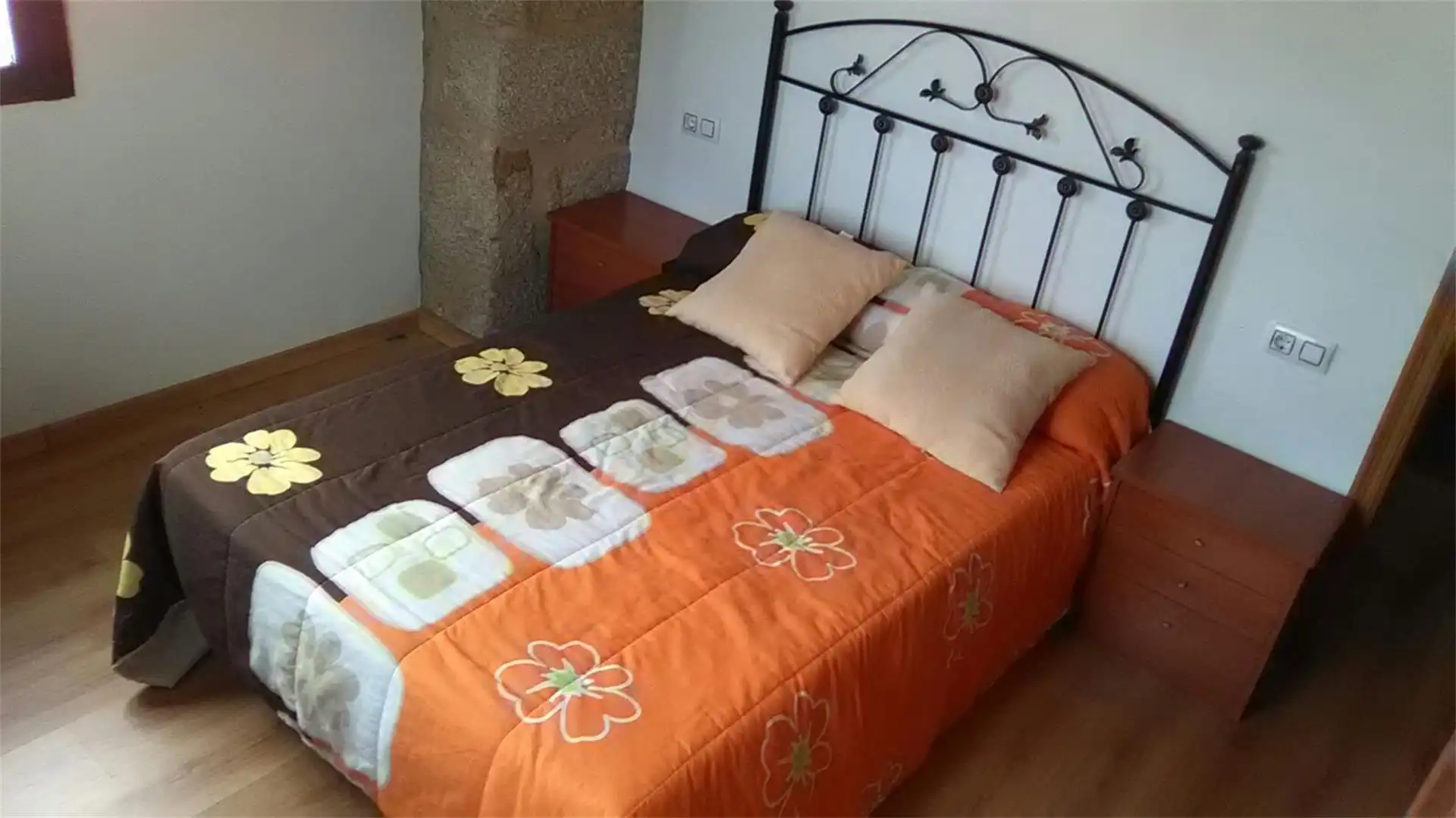 Finca rústica en venta en Manzaneda Habitación de Finca rústica en venta en Manzaneda con Calefacción, Parquet y Terraza