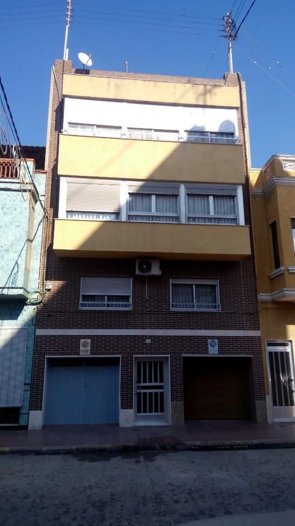 Vista exterior de Pis en venda en Albalat de la Ribera amb Aire condicionat
