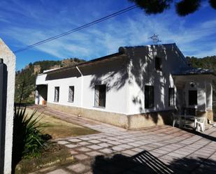 Exterior view of Country house for sale in Villaverde de Guadalimar  with Terrace and Swimming Pool
