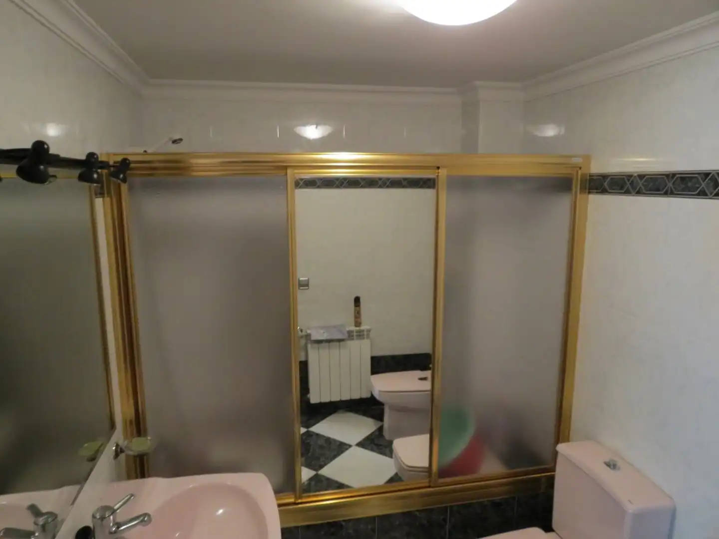 Bathroom of Flat for sale in Villaralbo  with Heating, Private garden and Parquet flooring