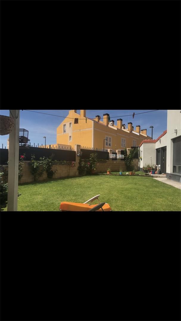 Jardí de Casa o xalet en venda en Burgos Capital amb Aire condicionat, Calefacció i Jardí privat