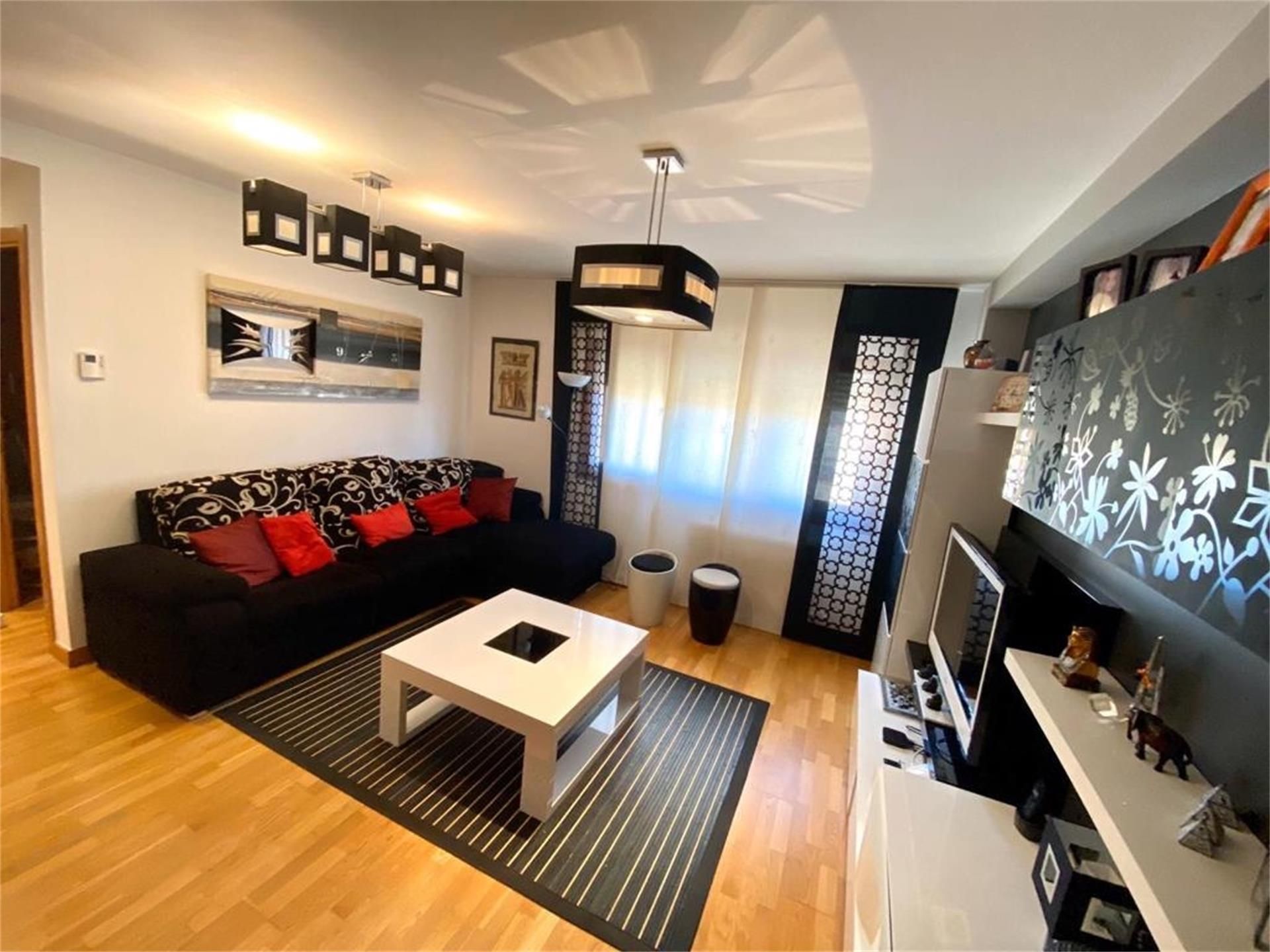 Sala de estar de Dúplex en venta en Arroyo de la Encomienda con Calefacción, Parquet y Trastero