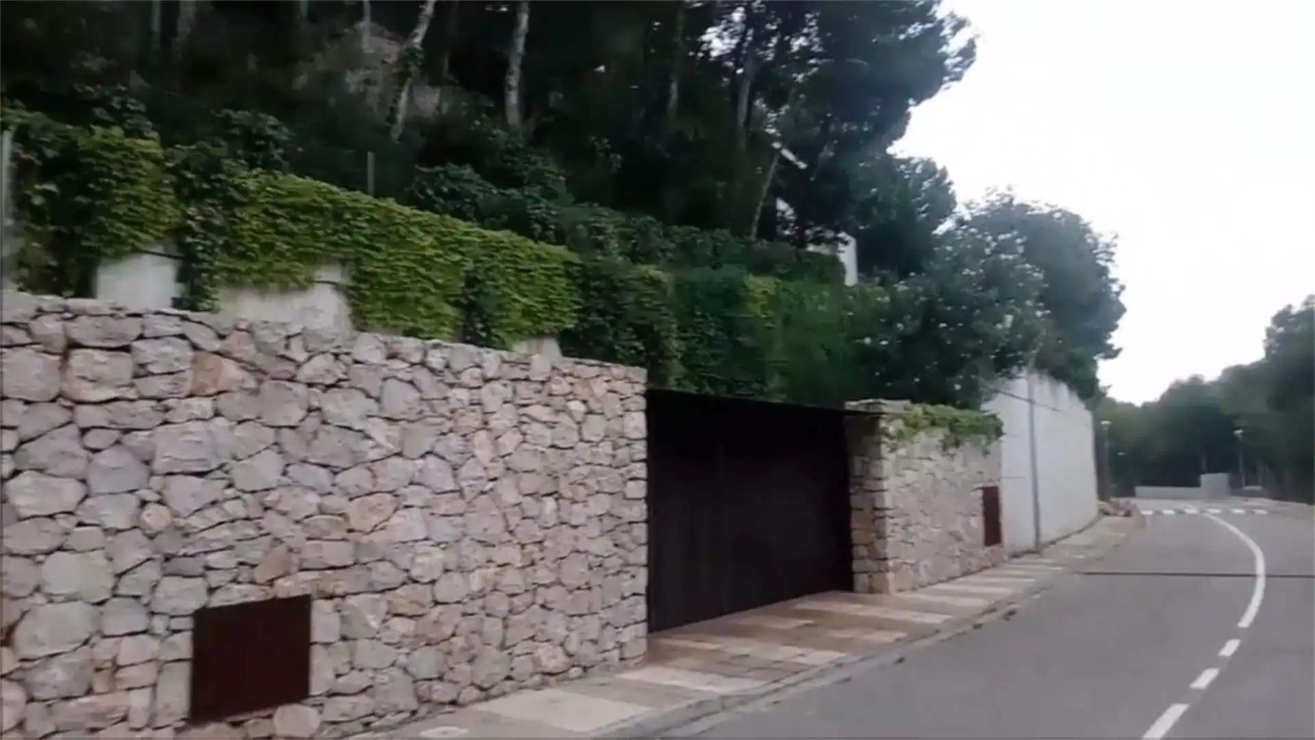 Vista exterior de Casa o xalet en venda en Chiva amb Terrassa i Piscina