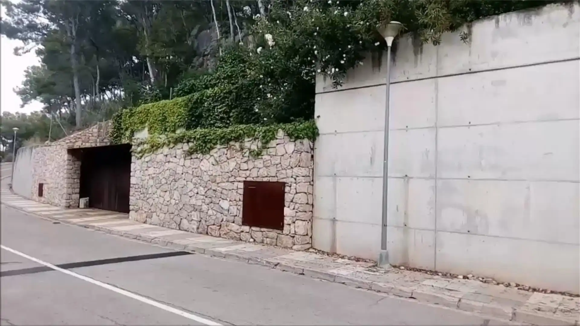 Vista exterior de Casa o xalet en venda en Chiva amb Terrassa i Piscina