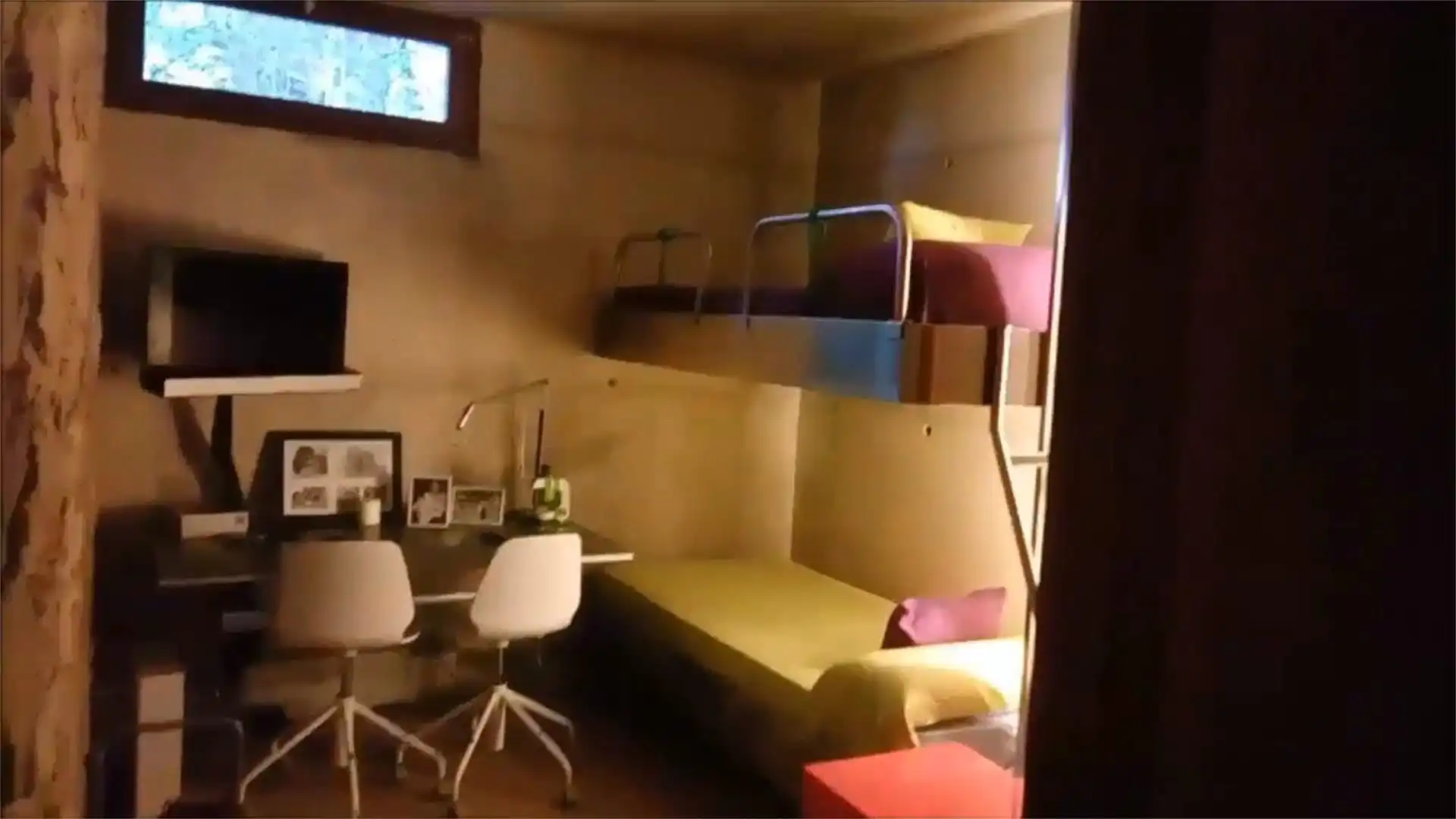 Dormitori de Casa o xalet en venda en Chiva amb Terrassa i Piscina
