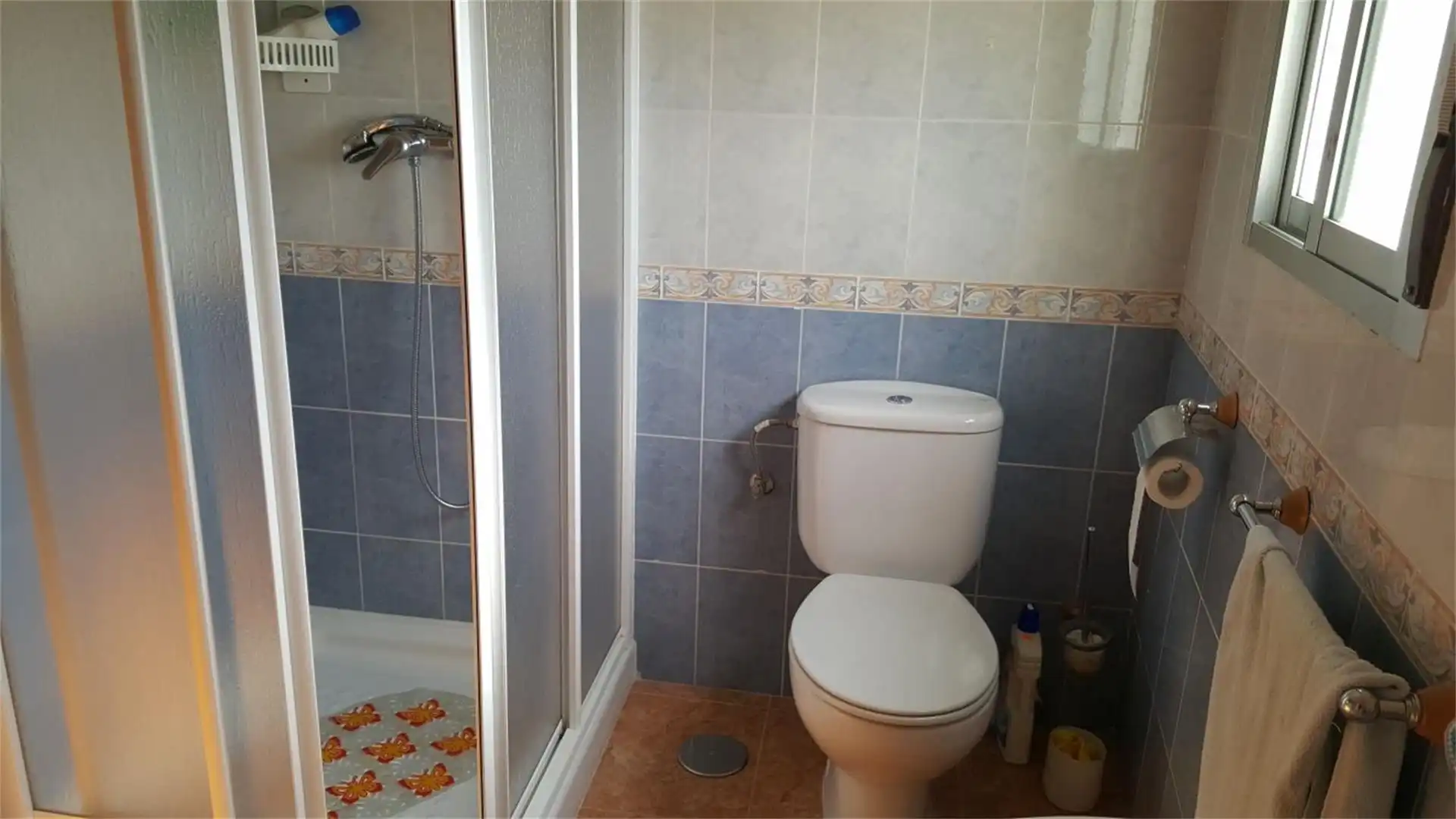Casa adosada en venta en Valdeverdeja Baño de Casa adosada en venta en Valdeverdeja con Calefacción, Amueblado y Lavadora