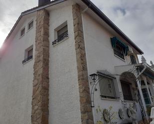 Vista exterior de Casa o xalet en venda en Valdemoro amb Aire condicionat, Terrassa i Piscina
