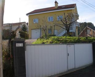 Vista exterior de Casa o xalet en venda en Torrelavega  amb Terrassa i Balcó