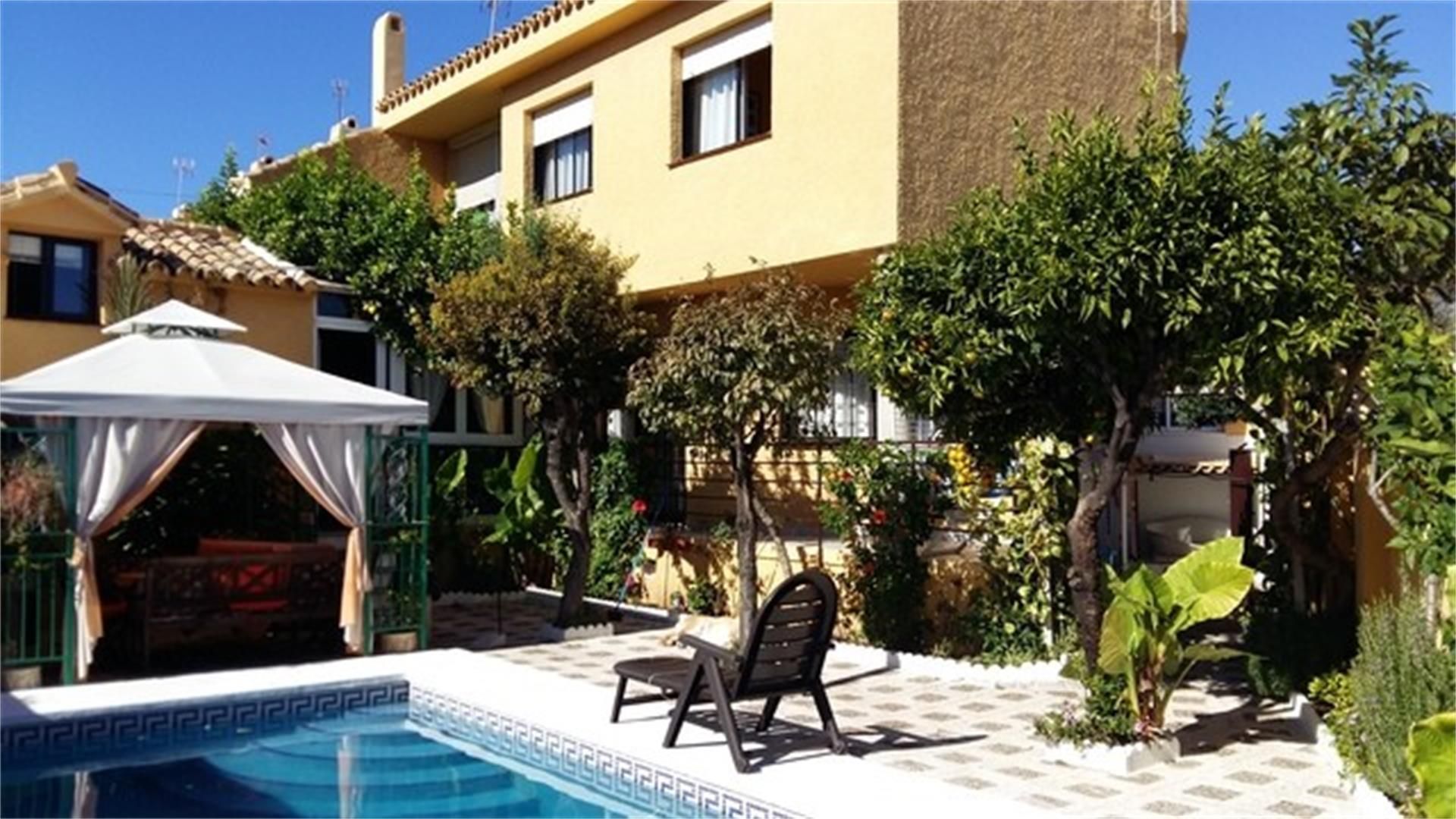 Jardí de Casa adosada en venda en Benalmádena amb Terrassa i Piscina