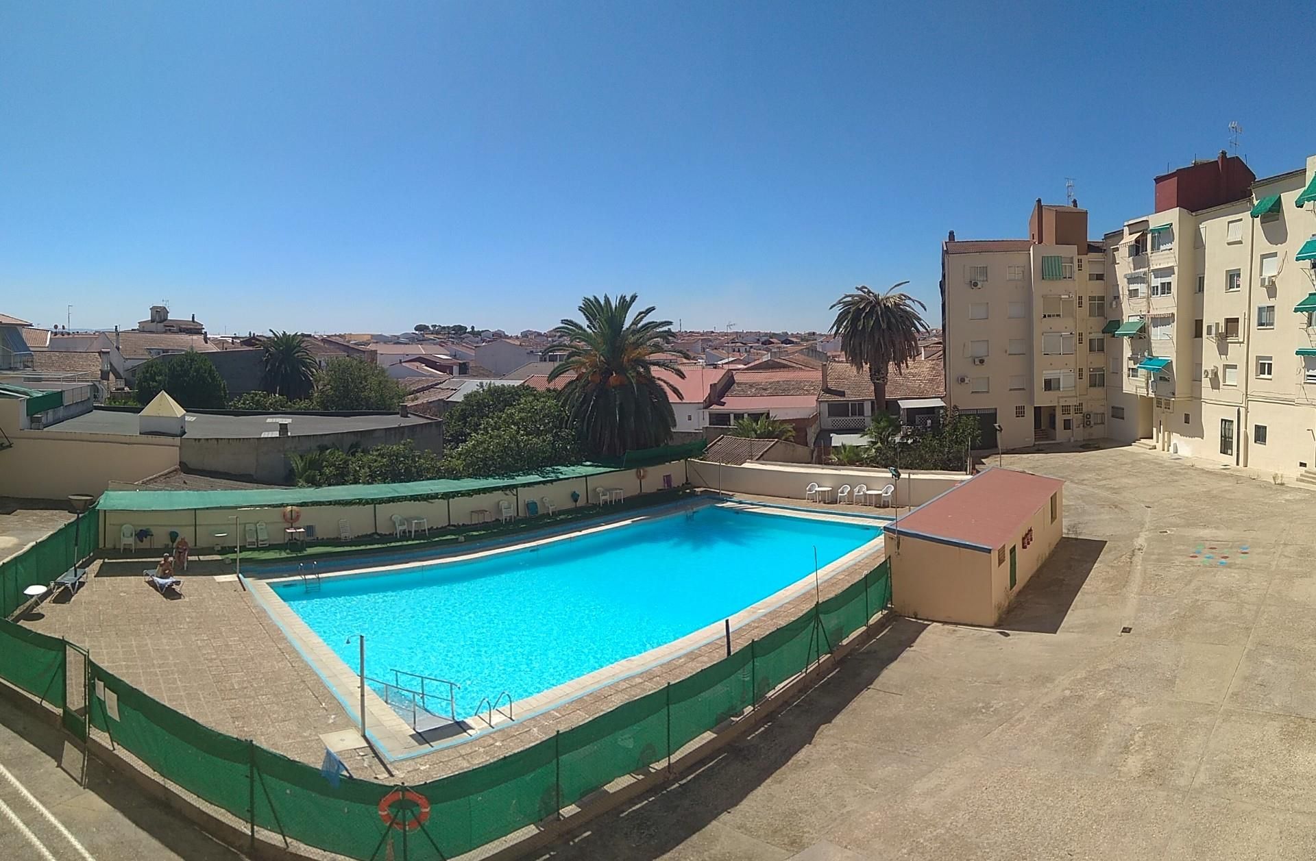 Swimming pool of Flat for sale in Miajadas  with Air Conditioner, Heating and Terrace